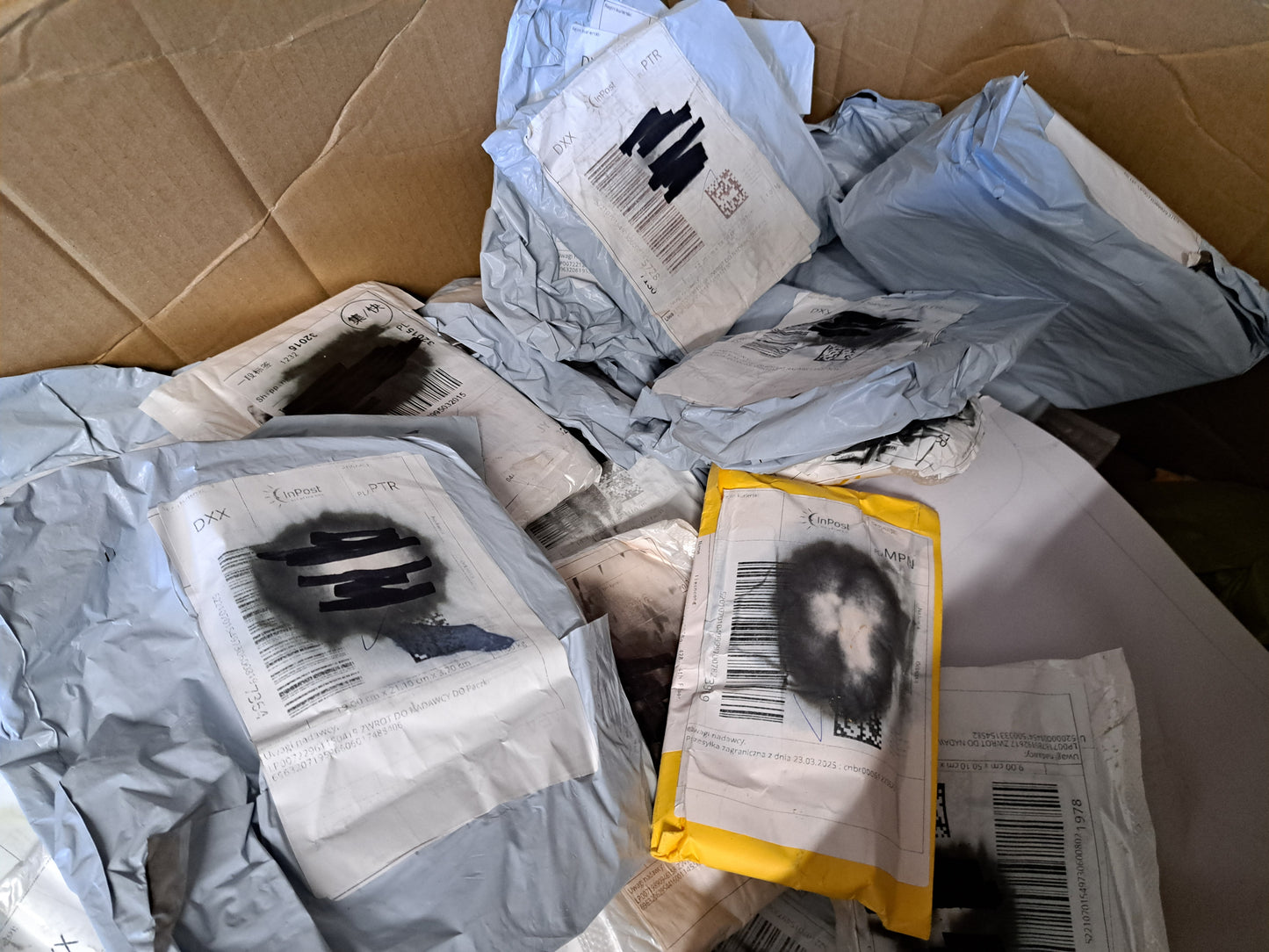 100 kleine Secret Packs - Unzustellbare oder Retouren-Pakete von DHL, Hermes, Amazon & Co