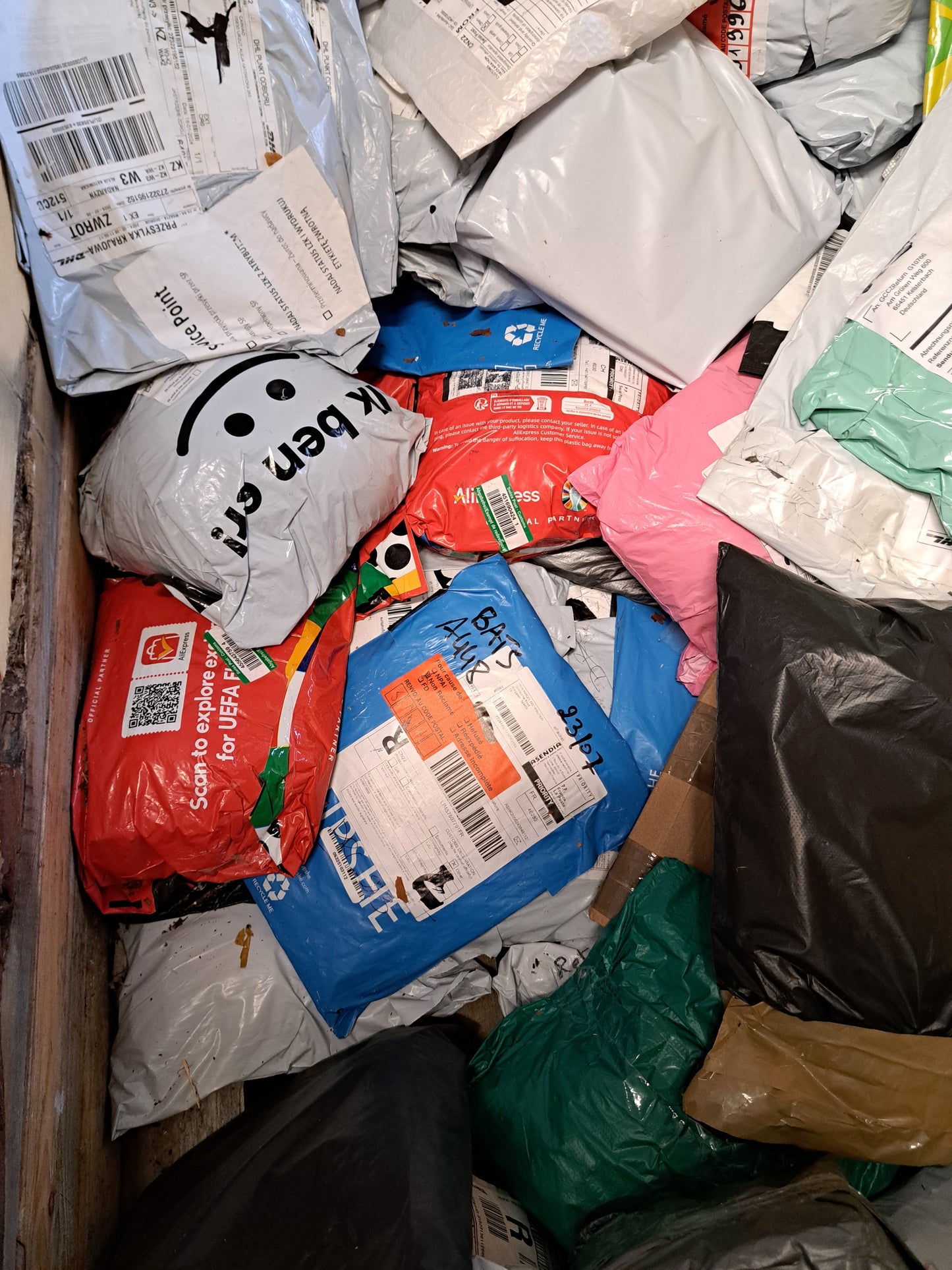 20 Secret Packs - Unzustellbare oder Retouren-Pakete von DHL, Hermes, Amazon & Co