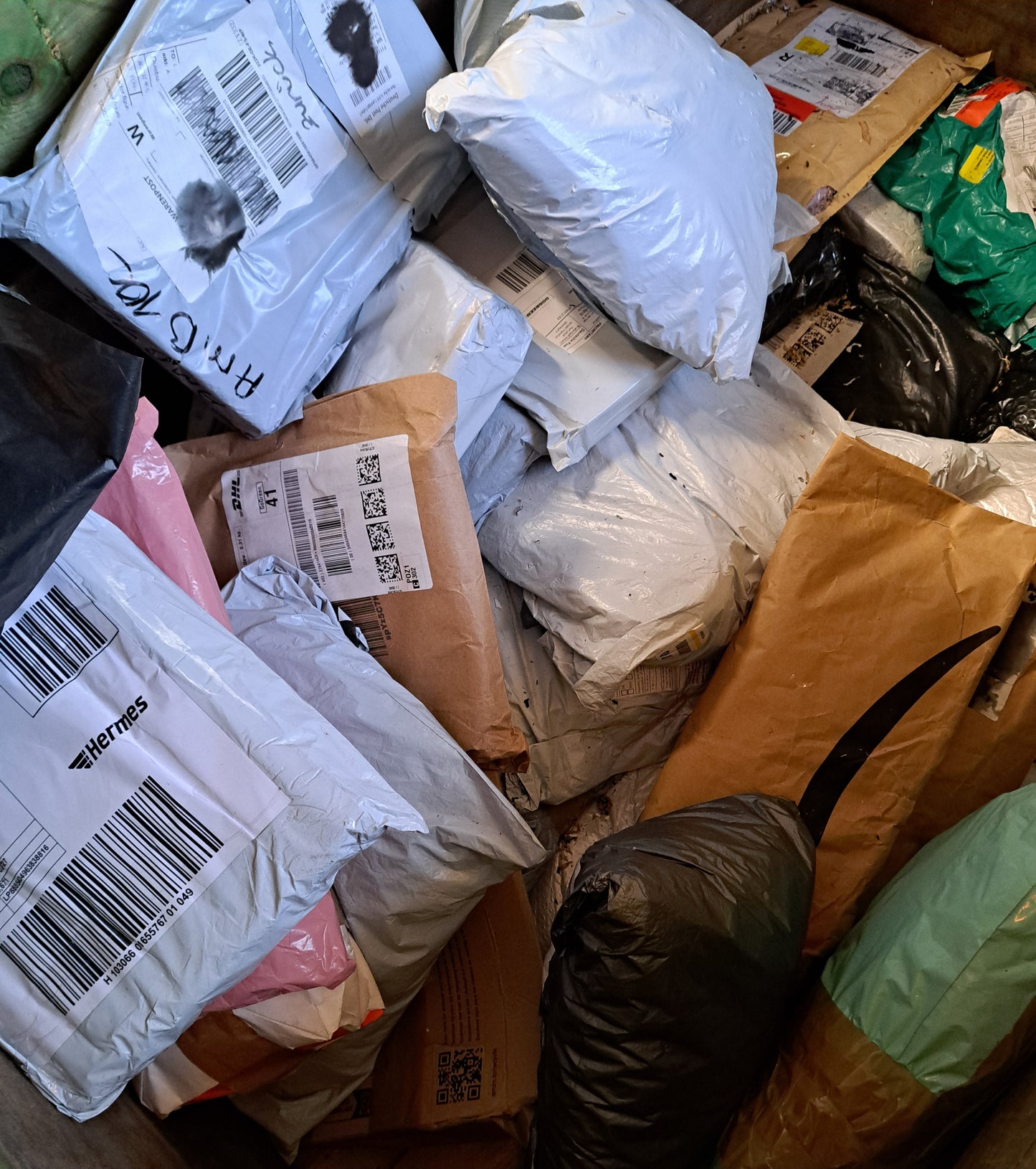10 Secret Packs - Unzustellbare oder Retouren-Pakete von DHL, Hermes, Amazon & Co