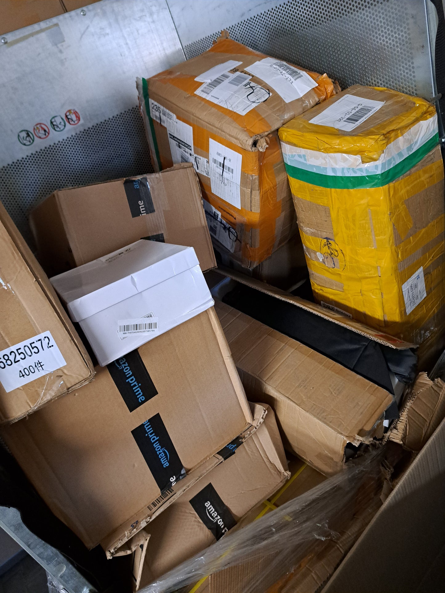 10 Secret Packs - Unzustellbare oder Retouren-Pakete von DHL, Hermes, Amazon & Co