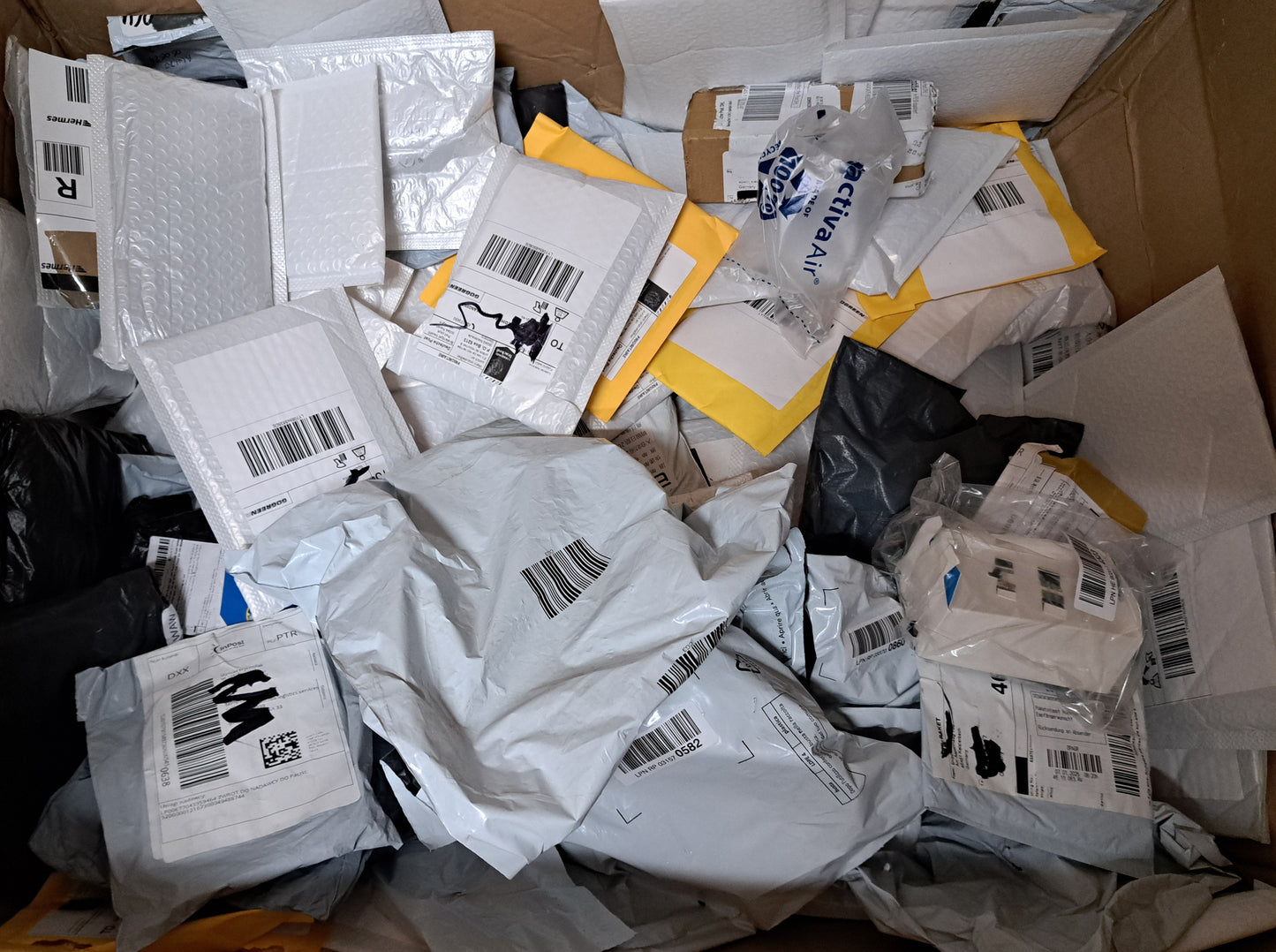 5 Secret Packs - Unzustellbare oder Retouren-Pakete von DHL, Hermes, Amazon & Co