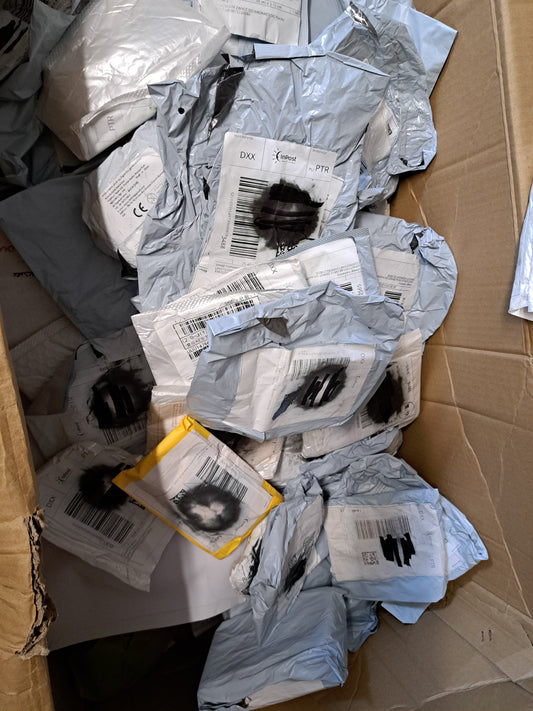 100 kleine Secret Packs - Unzustellbare oder Retouren-Pakete von DHL, Hermes, Amazon & Co